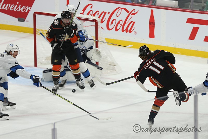 Connor caps hat trick with late winner to lift Jets past Ducks 32